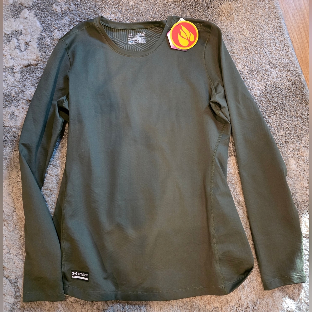 Under Armour Women's Cold Gear  Long Sleeve Shirt-NWT